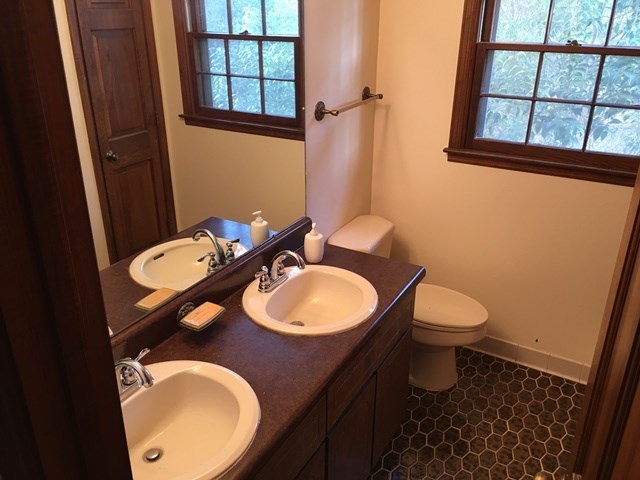 6445 Stapleton Road Macon, GA 31206 - Photo 13 of 22 a bathroom with a toilet a sink and a mirror