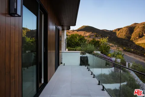 $11,000,000 | 5811 Murphy Way, Malibu, CA 90265