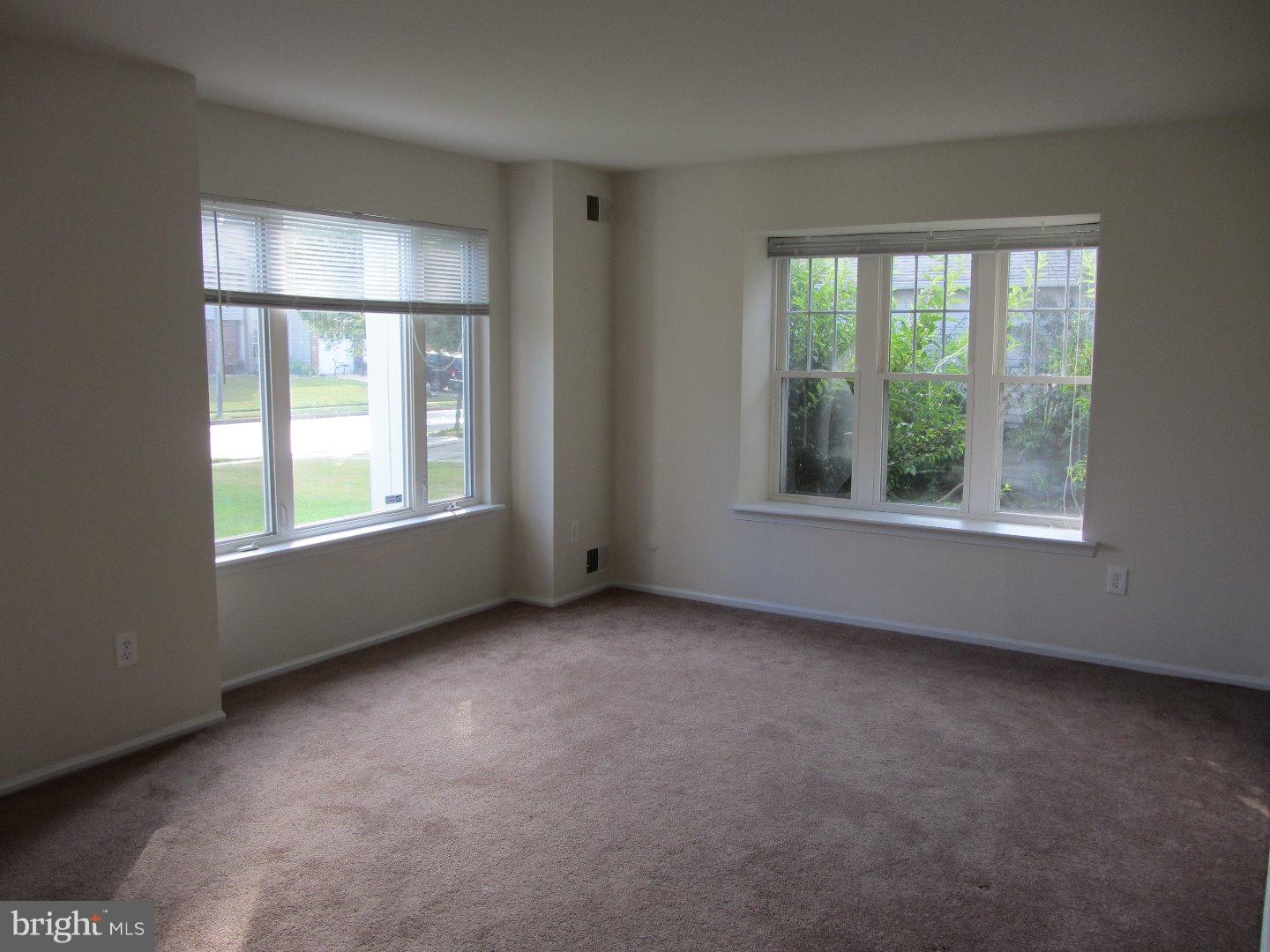 23 Uranus Road Sewell, NJ 08080 - Photo 2 of 19 Living Room