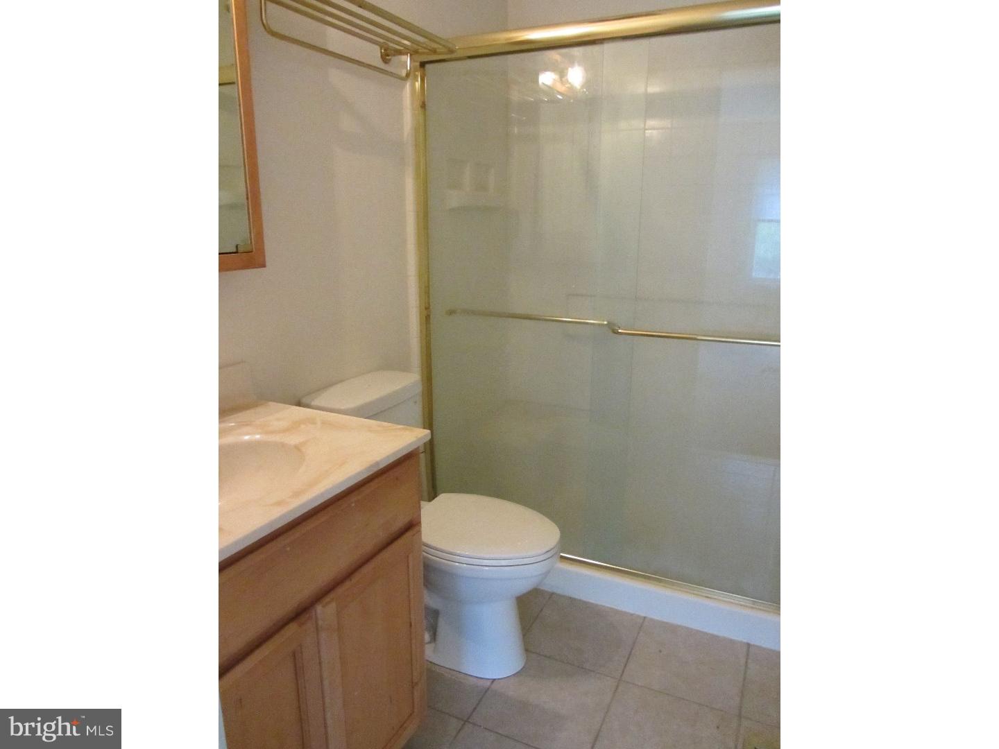 23 Uranus Road Sewell, NJ 08080 - Photo 12 of 19 Master Bathroom