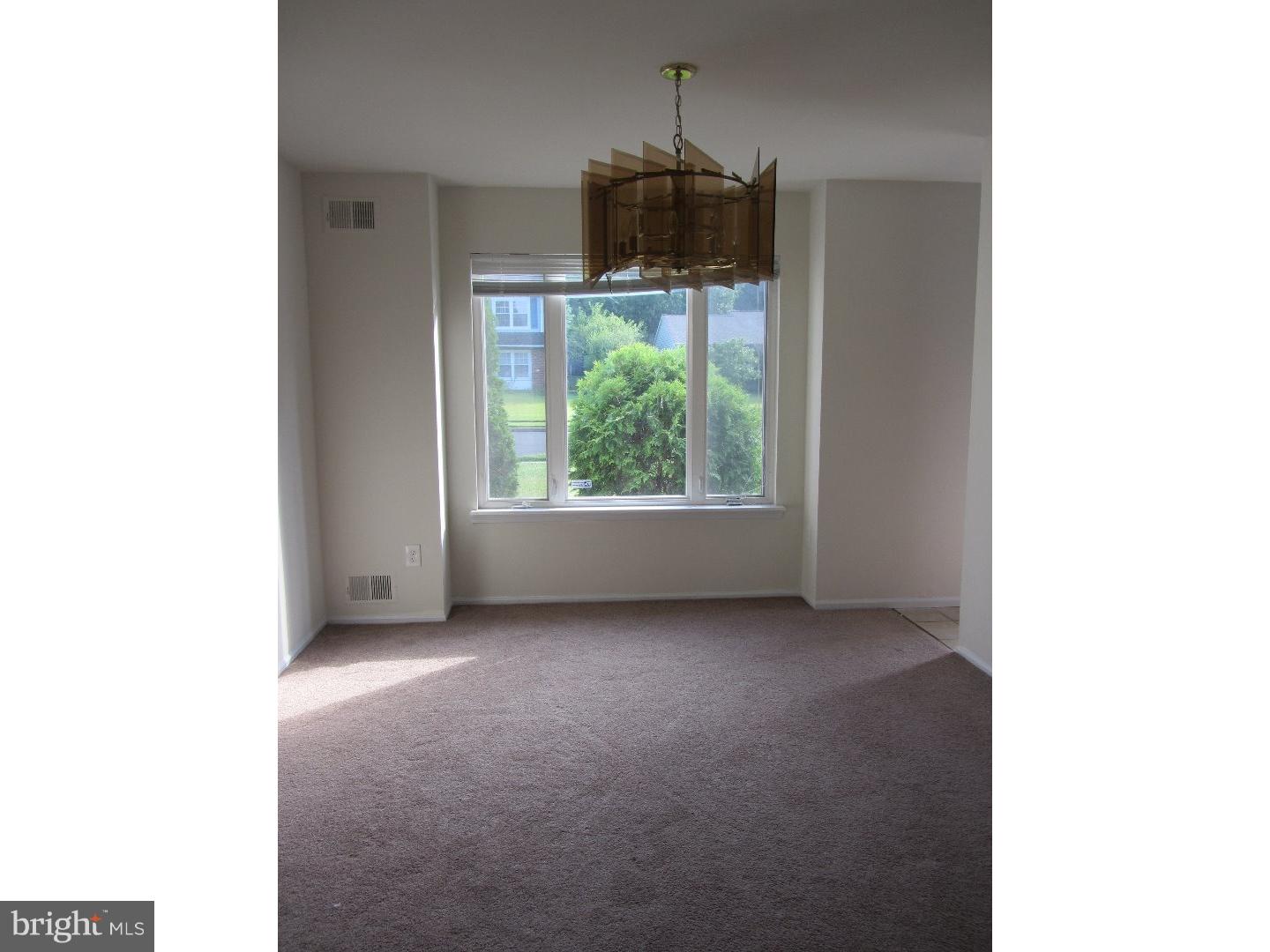 23 Uranus Road Sewell, NJ 08080 - Photo 3 of 19 Dining Room