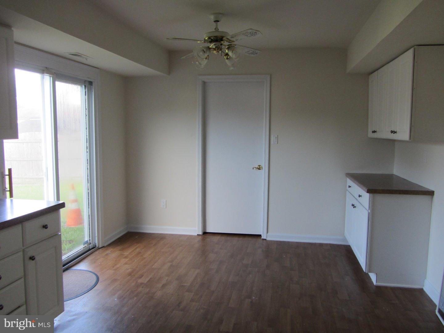23 Uranus Road Sewell, NJ 08080 - Photo 8 of 19 Kitchen