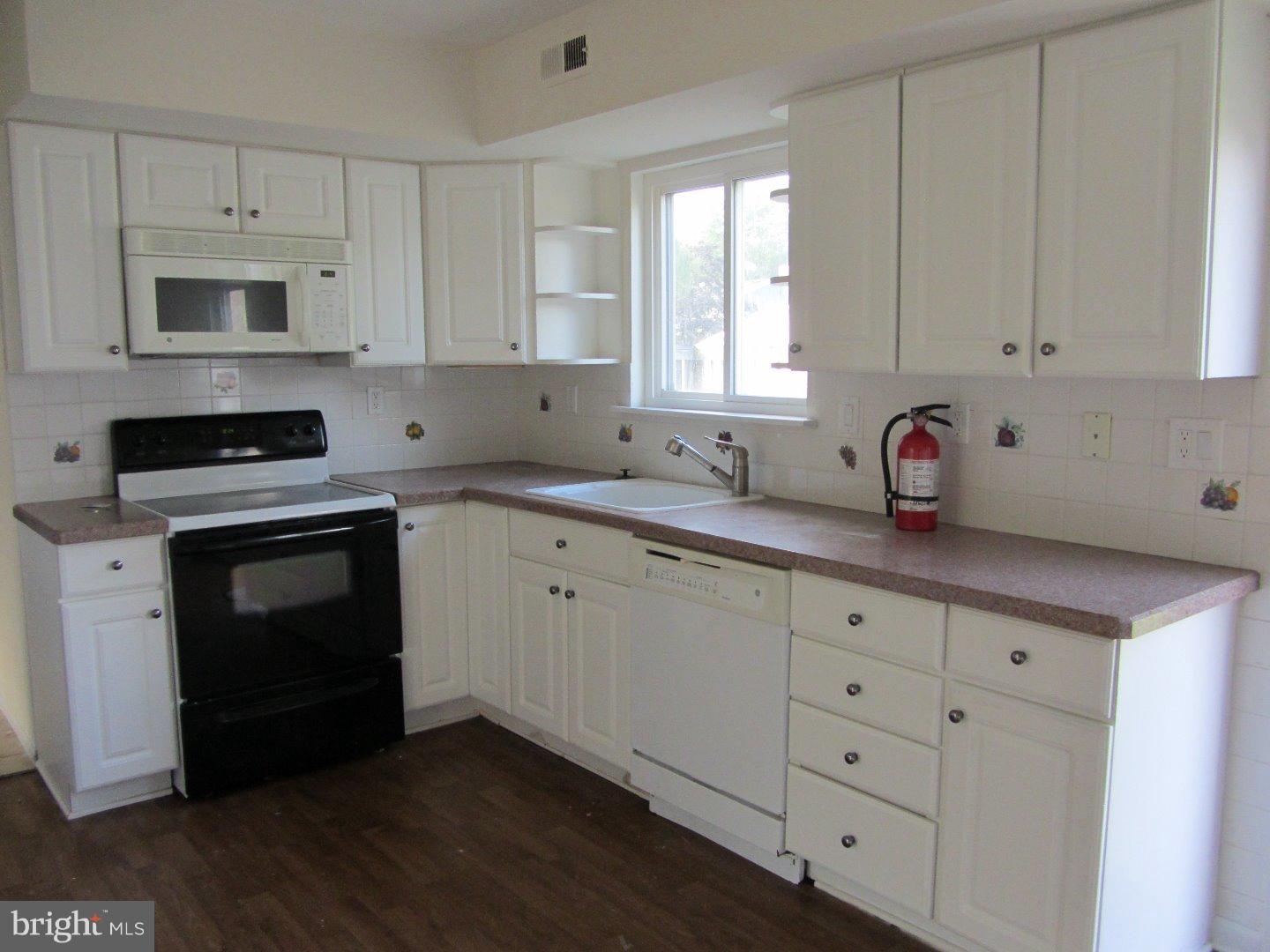 23 Uranus Road Sewell, NJ 08080 - Photo 9 of 19 Kitchen