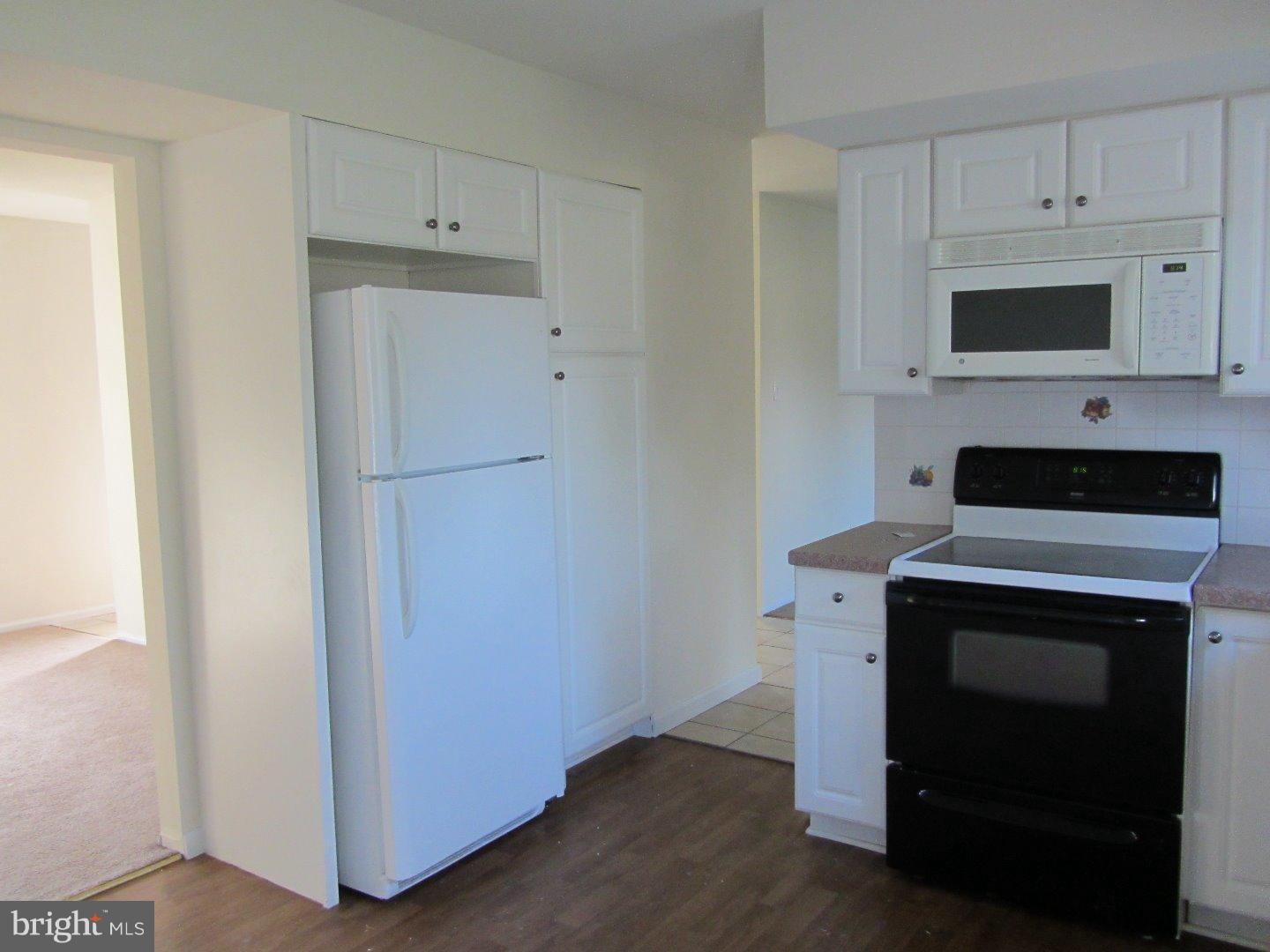 23 Uranus Road Sewell, NJ 08080 - Photo 10 of 19 Kitchen