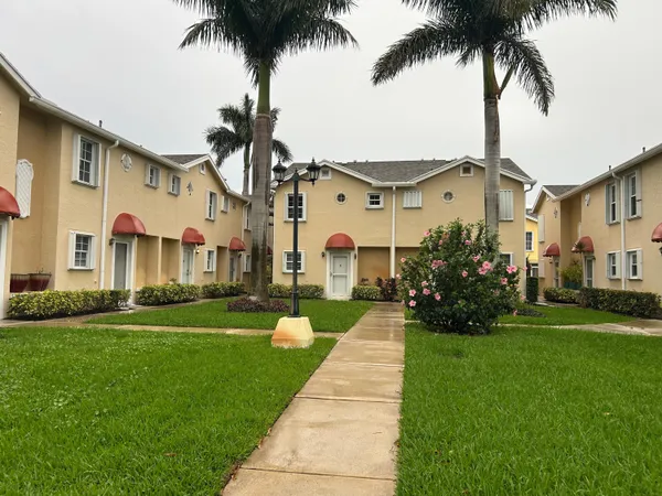 $2,250 | 369 Waterside Drive, Hypoluxo, FL 33462