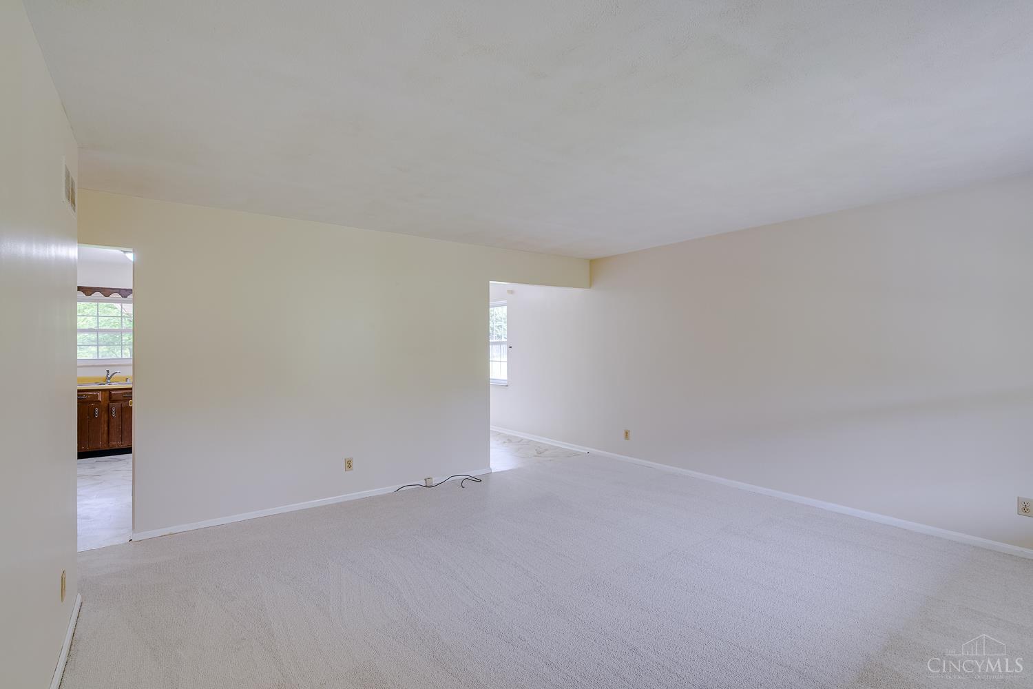 6584 Taylor Road Cincinnati, OH 45248 - Photo 7 of 35