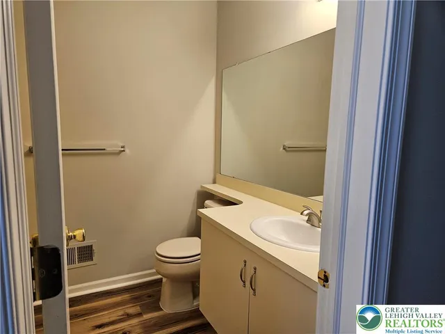 $2,400 | 1876 Mansfield Street, Hellertown, PA 18055