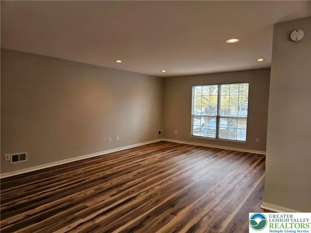 $2,400 | 1876 Mansfield Street, Hellertown, PA 18055