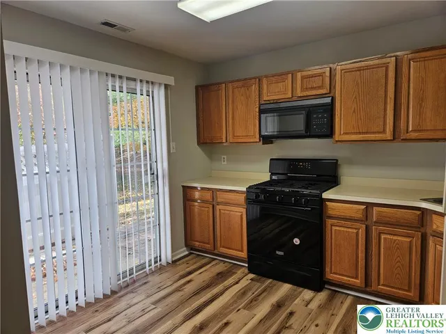 $2,400 | 1876 Mansfield Street, Hellertown, PA 18055