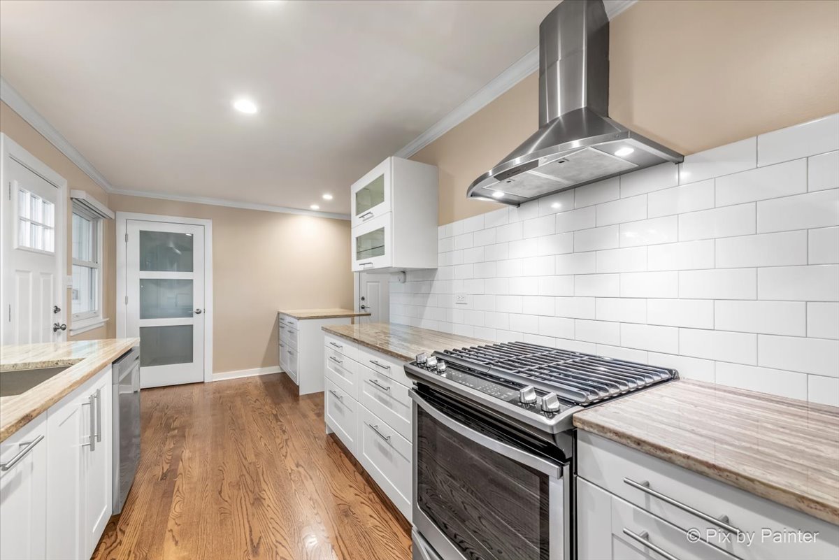 838 East Harriet Lane Barrington, IL 60010 - Photo 2 of 33 a kitchen with a stove and wooden floor