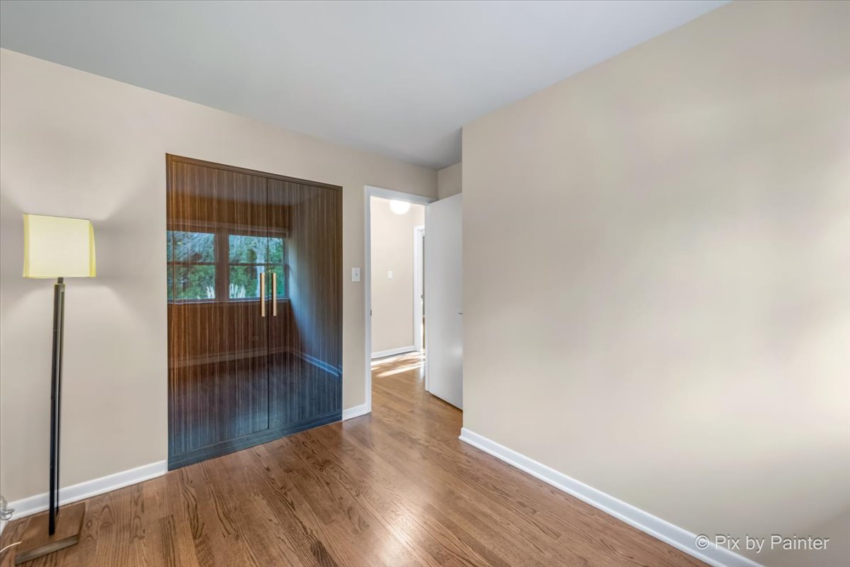 838 East Harriet Lane Barrington, IL 60010 - Photo 24 of 33 a view of hallway with wooden floor