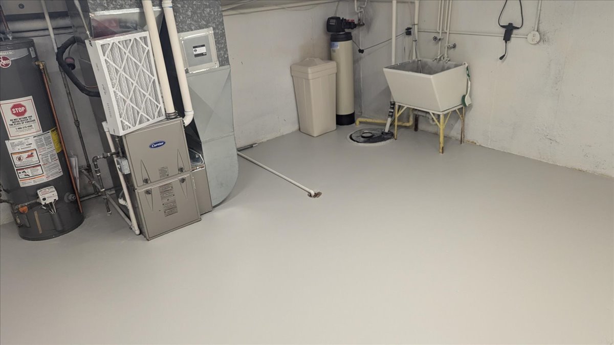 838 East Harriet Lane Barrington, IL 60010 - Photo 25 of 33 an empty room with windows