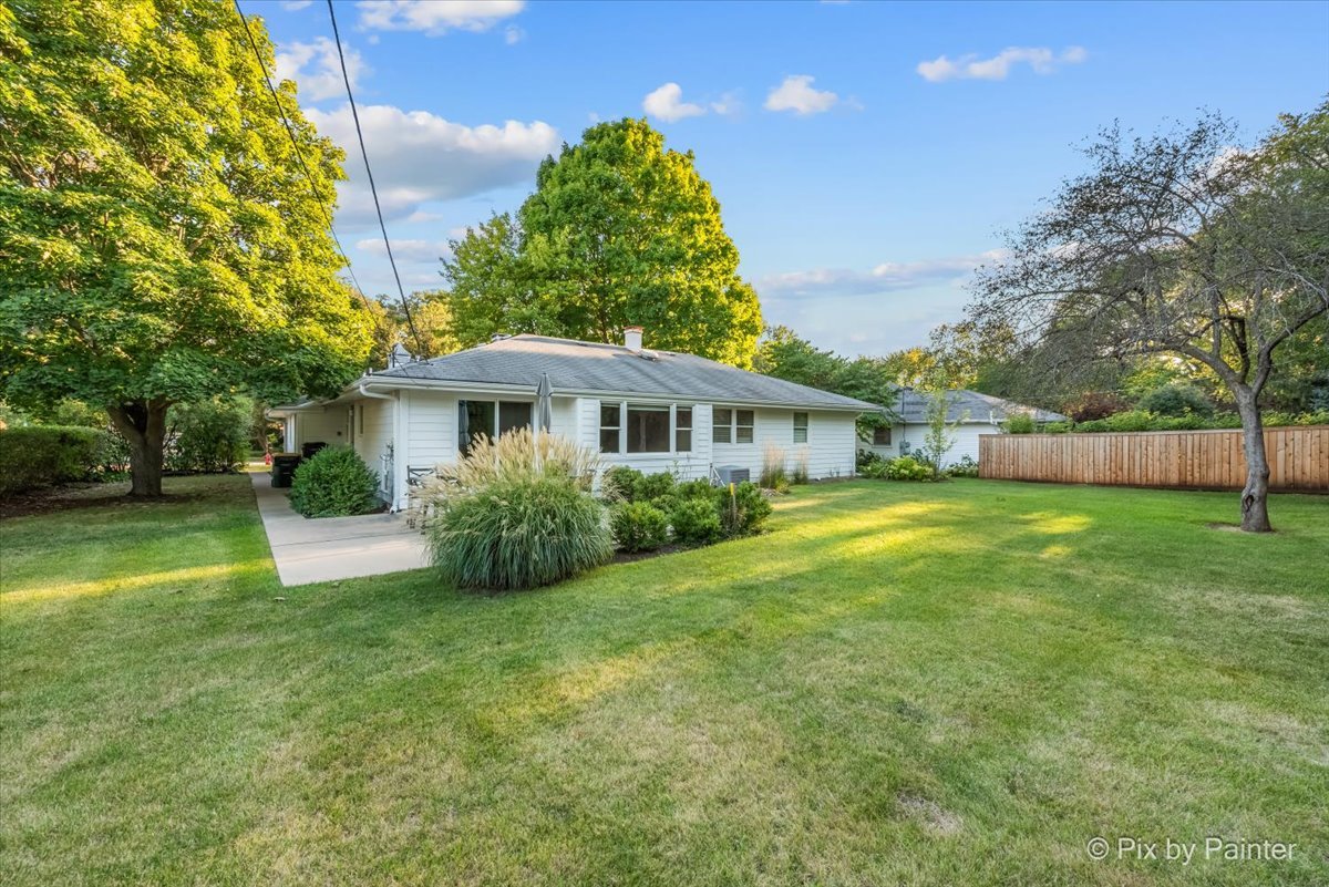 838 East Harriet Lane Barrington, IL 60010 - Photo 27 of 33 a front view of a house with a yard
