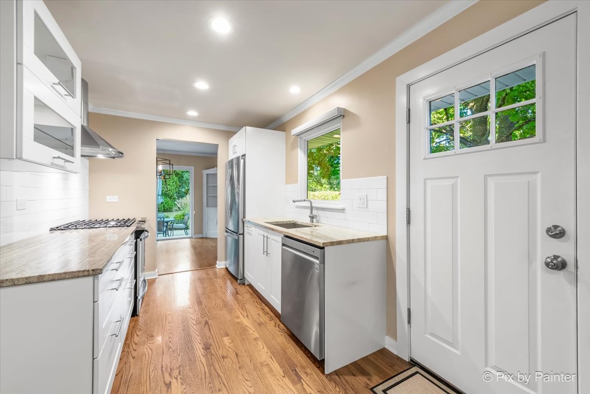 838 East Harriet Lane Barrington, IL 60010 - Photo 3 of 33 a kitchen with kitchen island granite countertop a stove and a sink