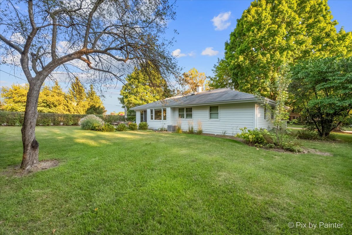 838 East Harriet Lane Barrington, IL 60010 - Photo 33 of 33 a view of a house with a backyard