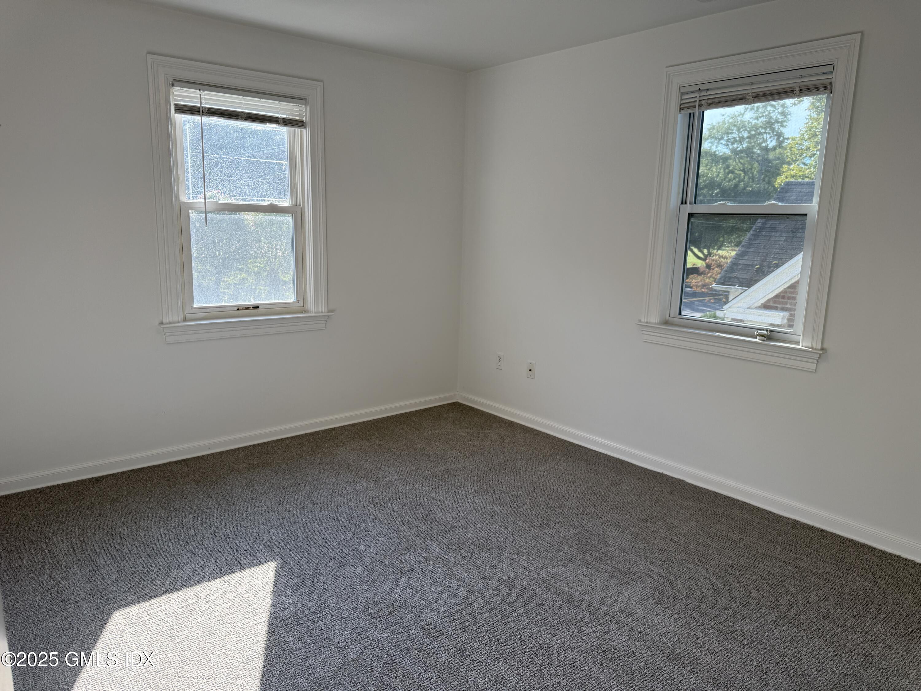 122 Pemberwick Road, Unit 2 Greenwich, CT 06831 - Photo 11 of 17 an empty room with a window