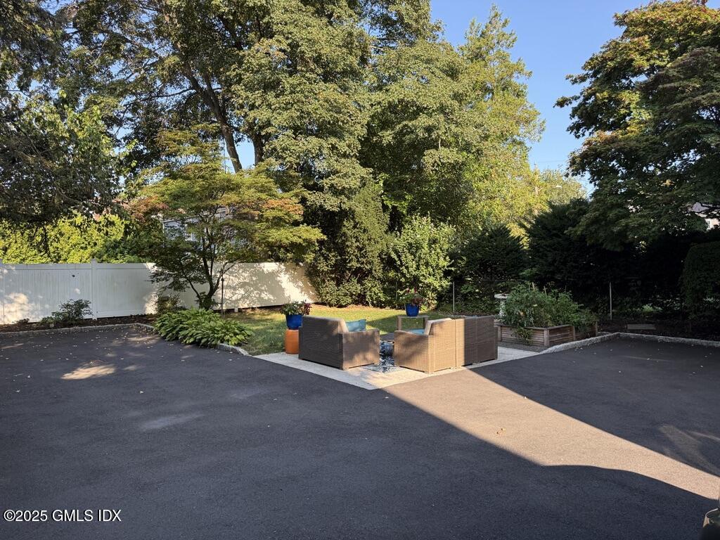 122 Pemberwick Road, Unit 2 Greenwich, CT 06831 - Photo 16 of 17 a view of a outdoor space
