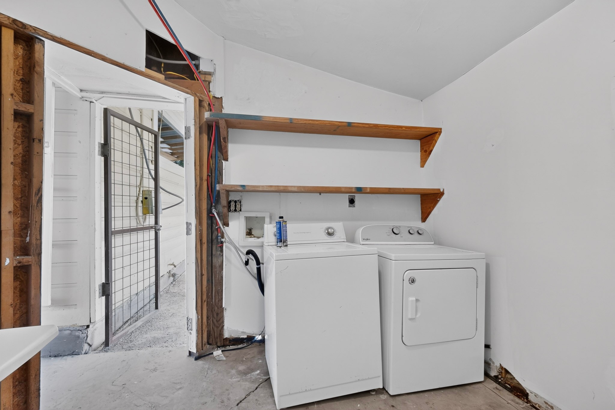 4711 Alf Avenue Austin, TX 78721 - Photo 29 of 34 Utility room next to carport with washer and dryer