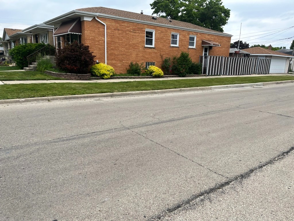 5959 South Rutherford Avenue Chicago, IL 60638 - Photo 3 of 17