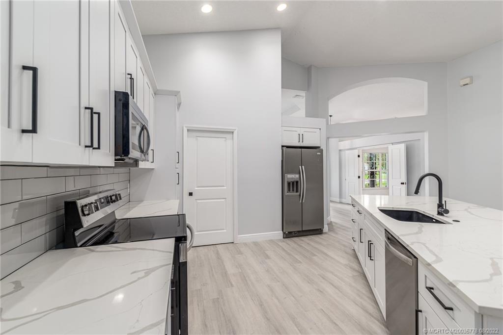 5375 Southeast Reef Way Stuart, FL 34997 - Photo 16 of 36 Gallery Image 16