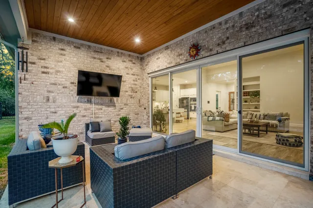 $879,999 | 25202 Wilkes Park Road, Tomball, TX 77375