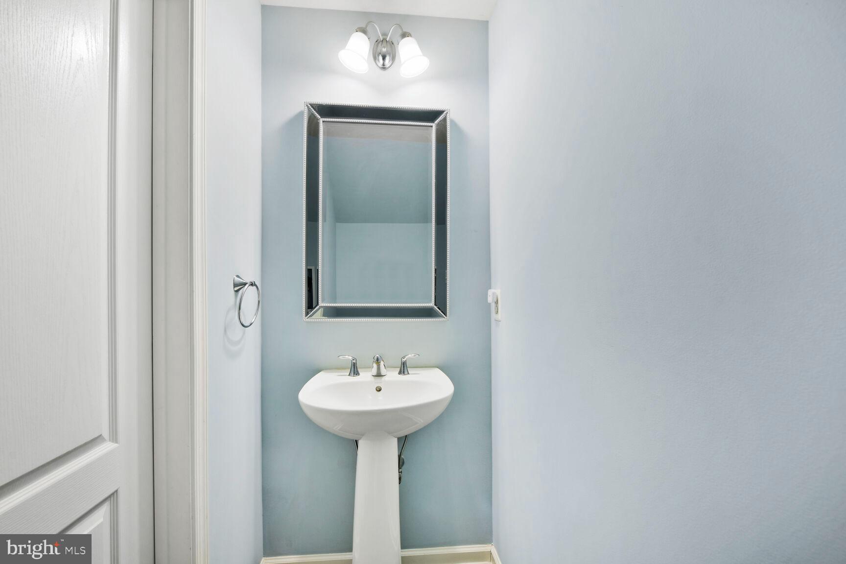 43037 Clarks Mill Terrace Ashburn, VA 20148 - Photo 25 of 28 a bathroom with a sink and mirror