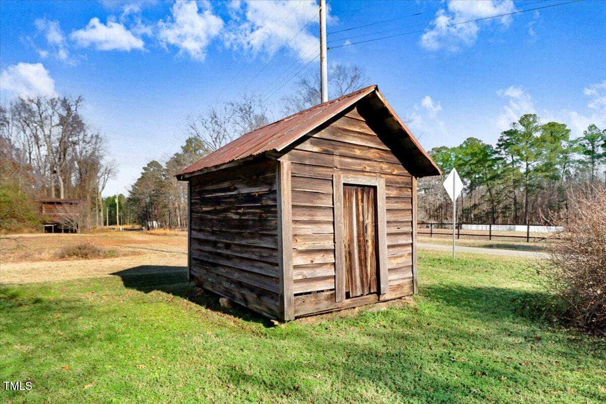 9752 Hawley Road Kenly, NC 27542 - Photo 32 of 46 Smoke House