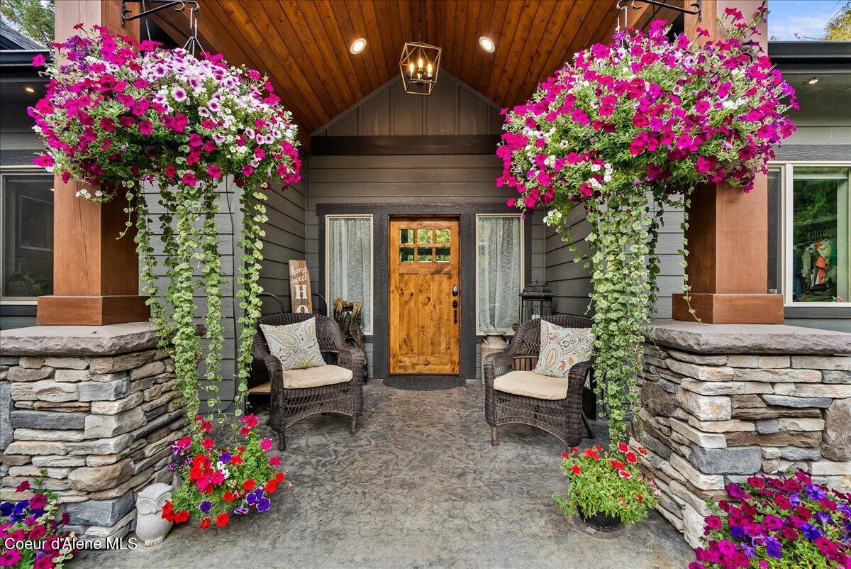 529 South Beaver Lake Road Athol, ID 83801 - Photo 16 of 85 Front entry