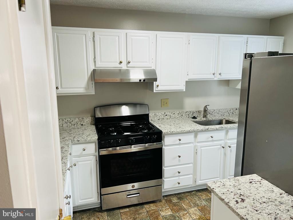 9965 Oakton Terrace Road, Unit 9965 Oakton, VA 22124 - Photo 3 of 30
