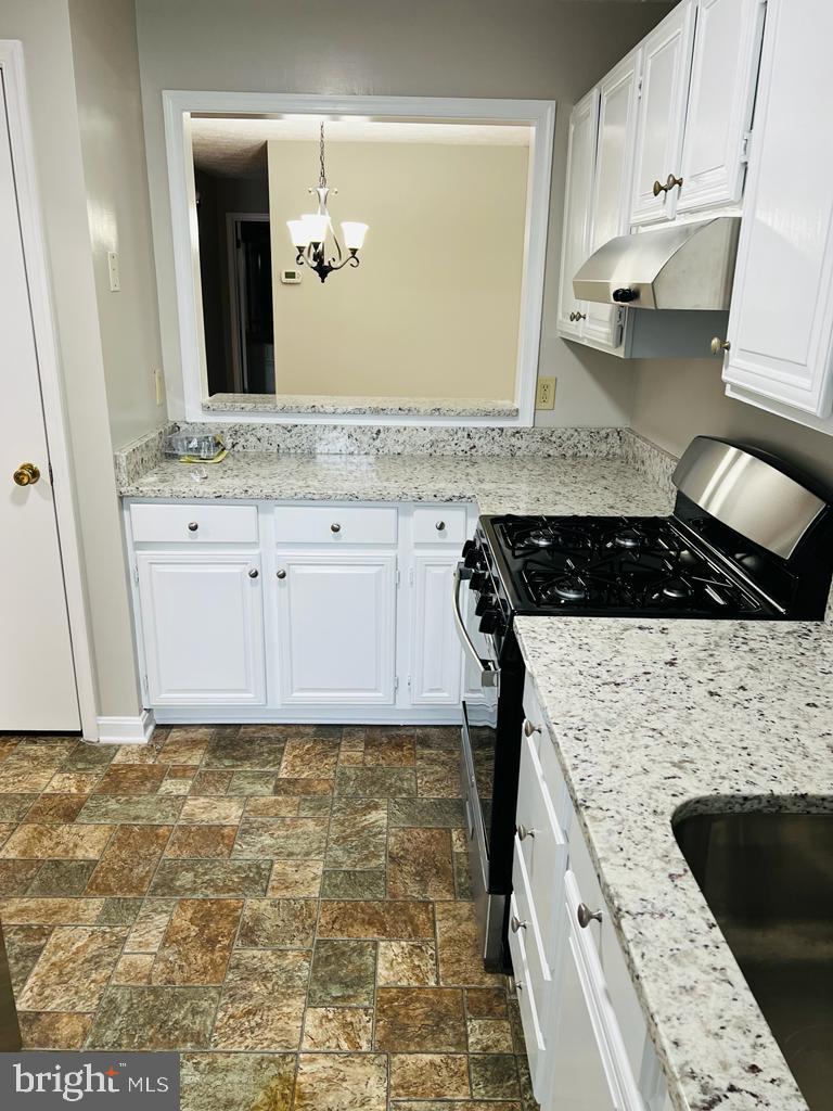 9965 Oakton Terrace Road, Unit 9965 Oakton, VA 22124 - Photo 4 of 30