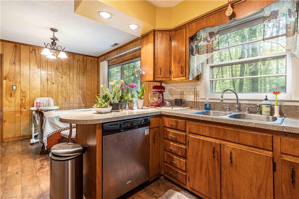 6004 Dehaven Road Pleasant Garden, NC 27313 - Photo 4 of 22 Gallery Image 4