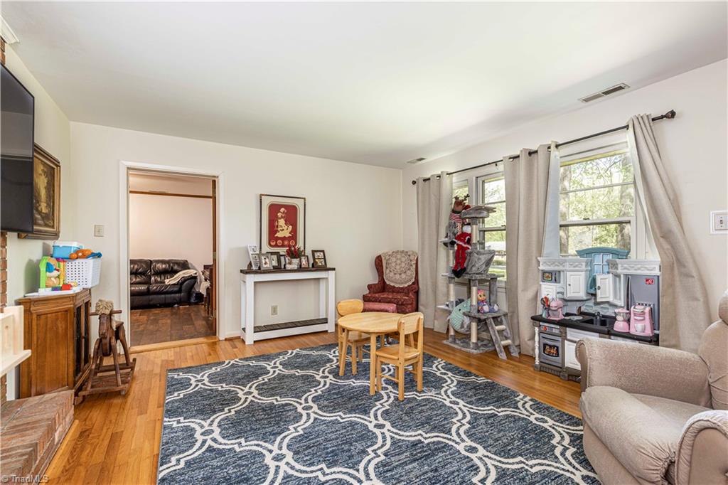 6004 Dehaven Road Pleasant Garden, NC 27313 - Photo 9 of 22 Gallery Image 9