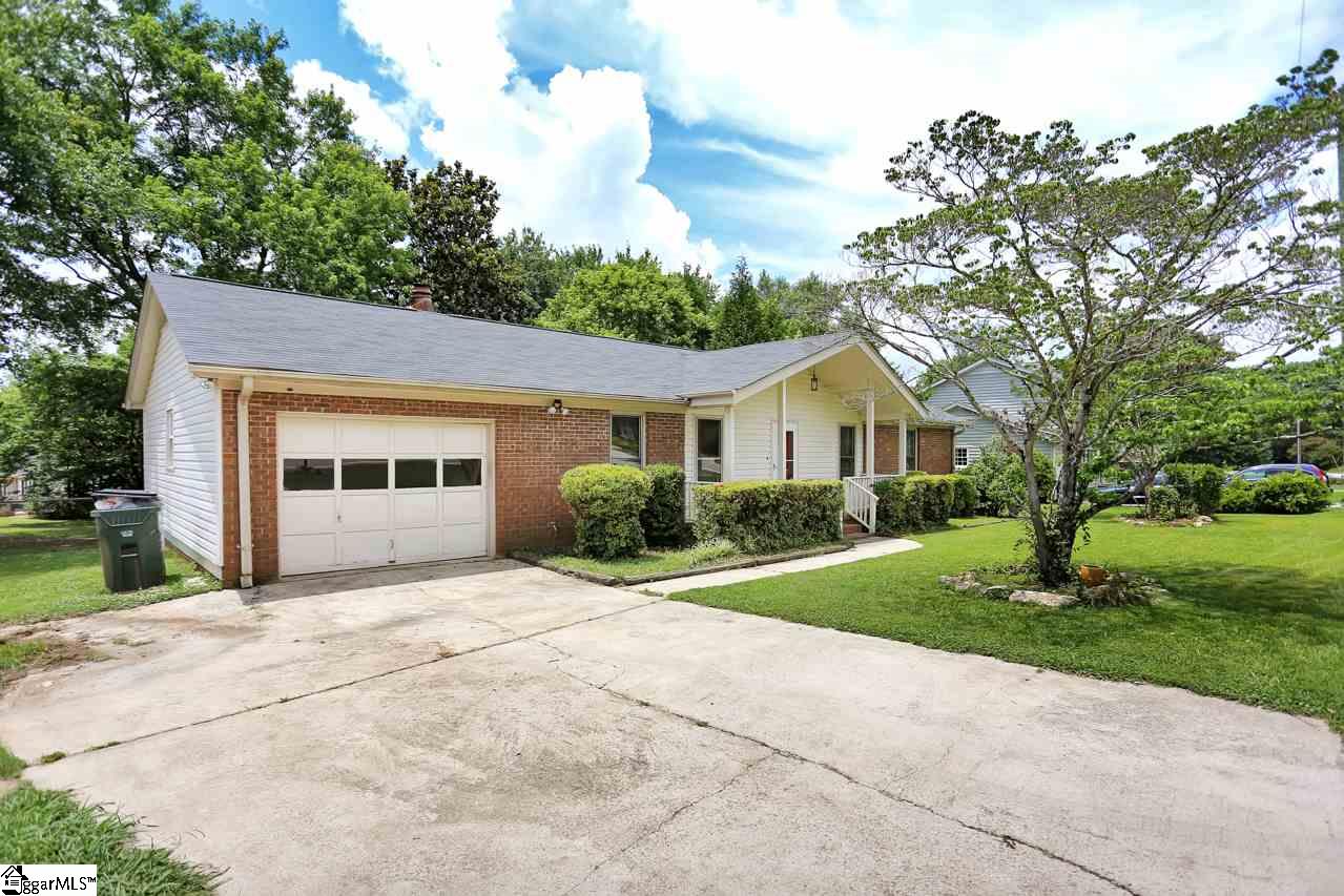 906 Devenger Road Greer, SC 29650 - Photo 2 of 26 Gallery Image 2