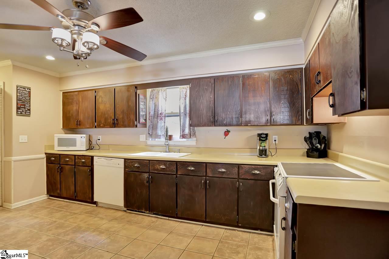 906 Devenger Road Greer, SC 29650 - Photo 11 of 26 Gallery Image 11