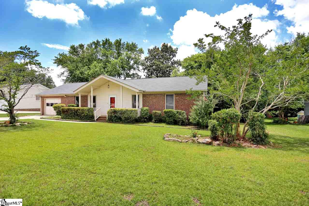 906 Devenger Road Greer, SC 29650 - Photo 3 of 26 Gallery Image 3