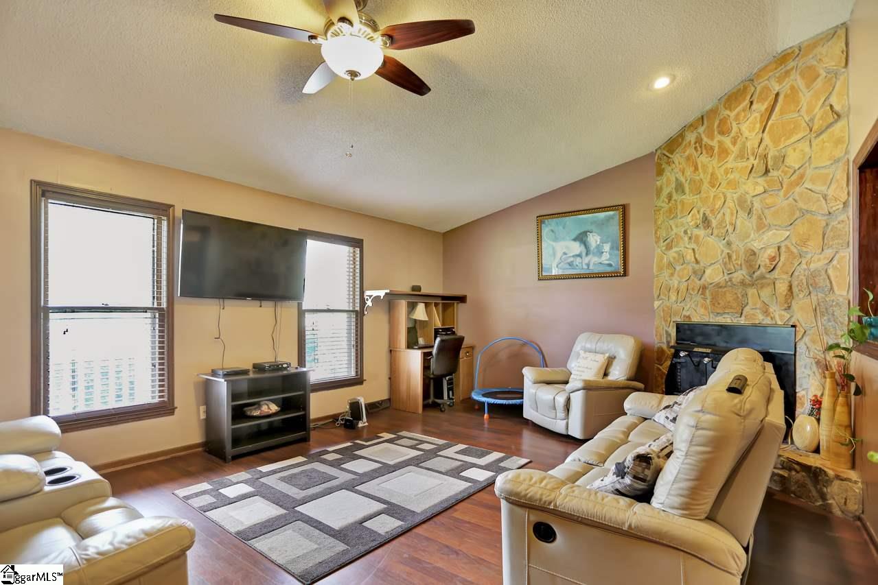 906 Devenger Road Greer, SC 29650 - Photo 5 of 26 Gallery Image 5