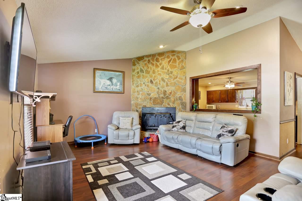906 Devenger Road Greer, SC 29650 - Photo 6 of 26 Gallery Image 6
