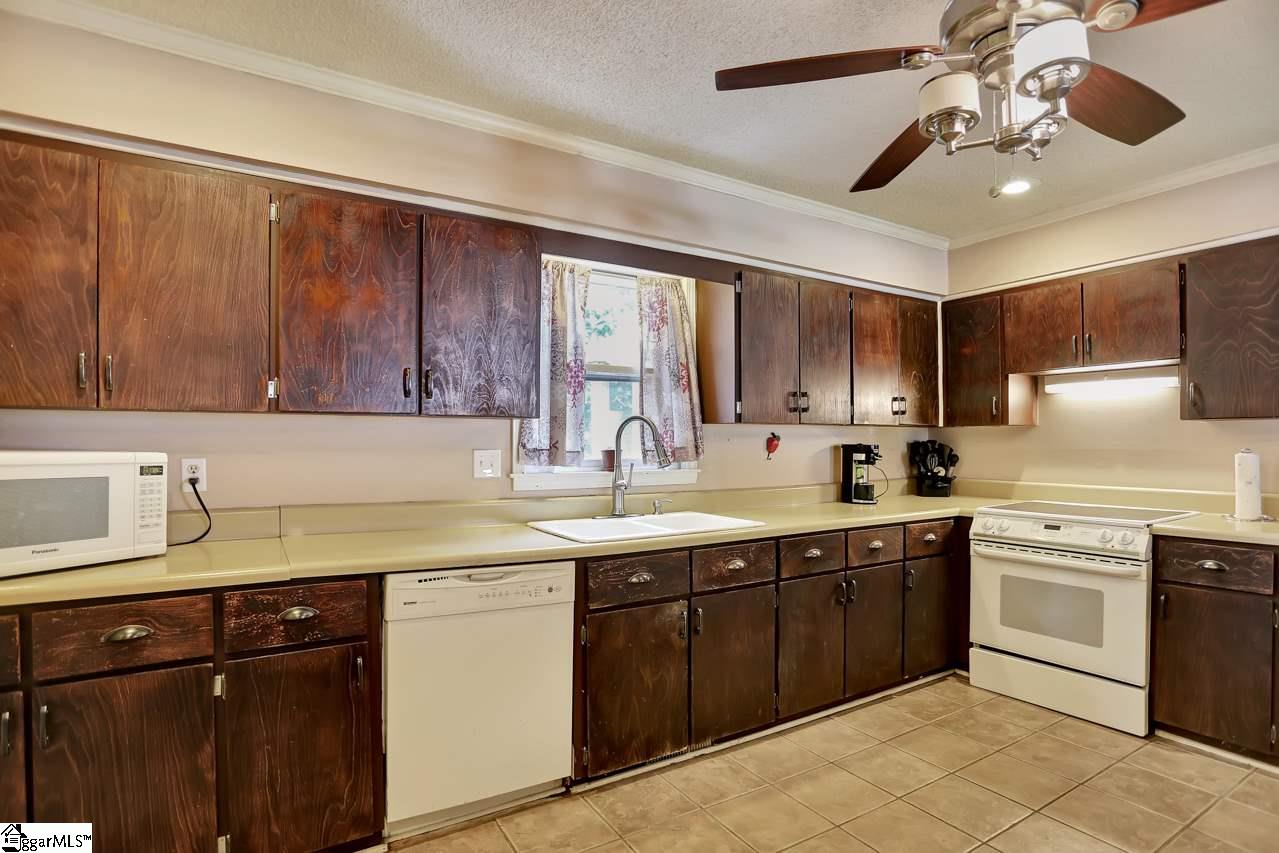 906 Devenger Road Greer, SC 29650 - Photo 10 of 26 Gallery Image 10