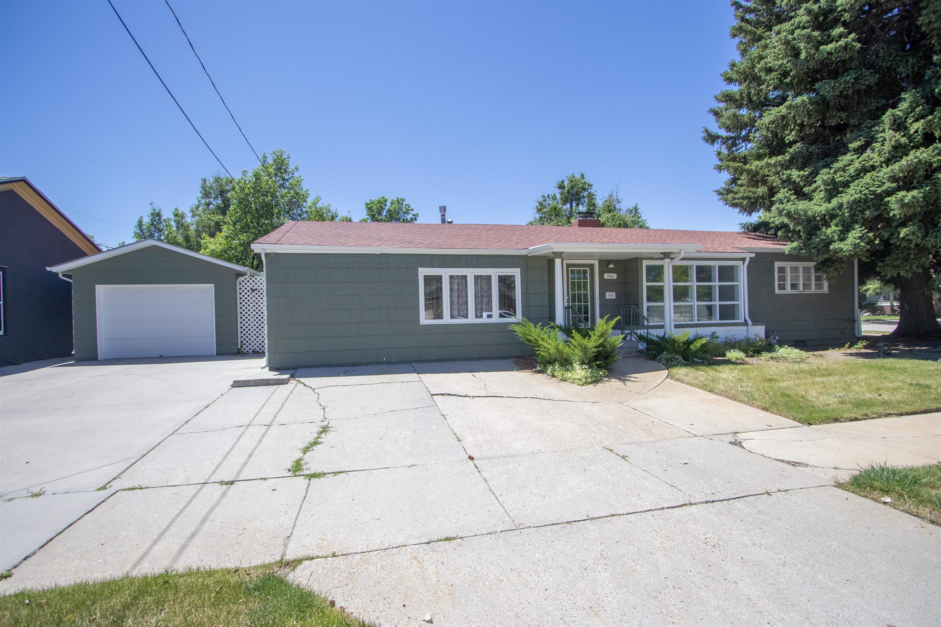 241 West 11th Street Casper, WY 82601 - Photo 1 of 34