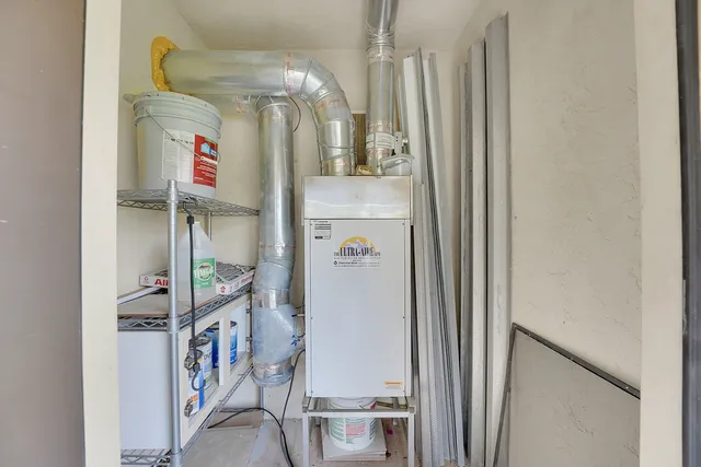 a view of a house with backyard and garden