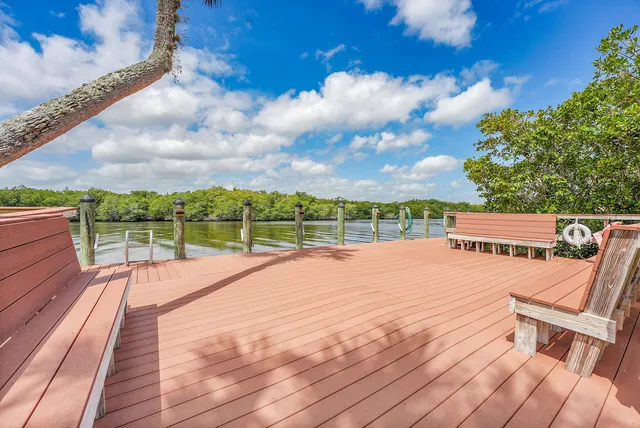 a view of a tennis court