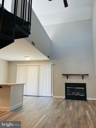 a view of livingroom with furniture and entryway