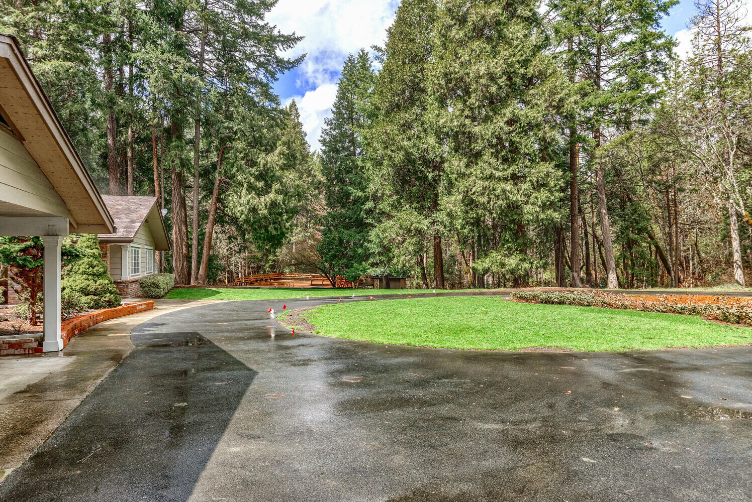 5290 Hugo Road Grants Pass, OR 97526 - Photo 3 of 59 05_HR_5_mls