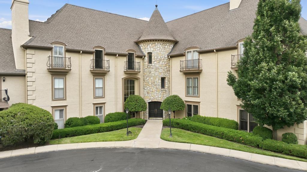 7223 Mission Road, Unit 104 Prairie Village, KS 66208 - Photo 2 of 34 Gallery Image 2