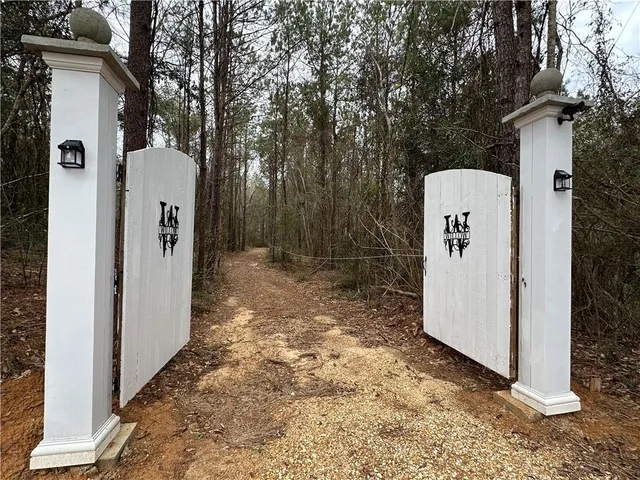 $245,000 | 21263 Highway 40, Bush, LA 70431