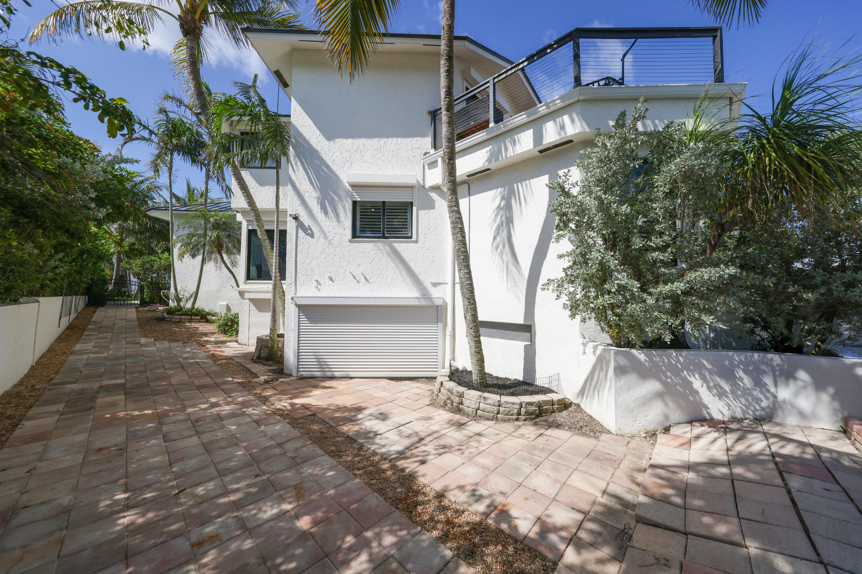 125 Marlin Drive Ocean Ridge, FL 33435 - Photo 102 of 122 a view of a house with a yard