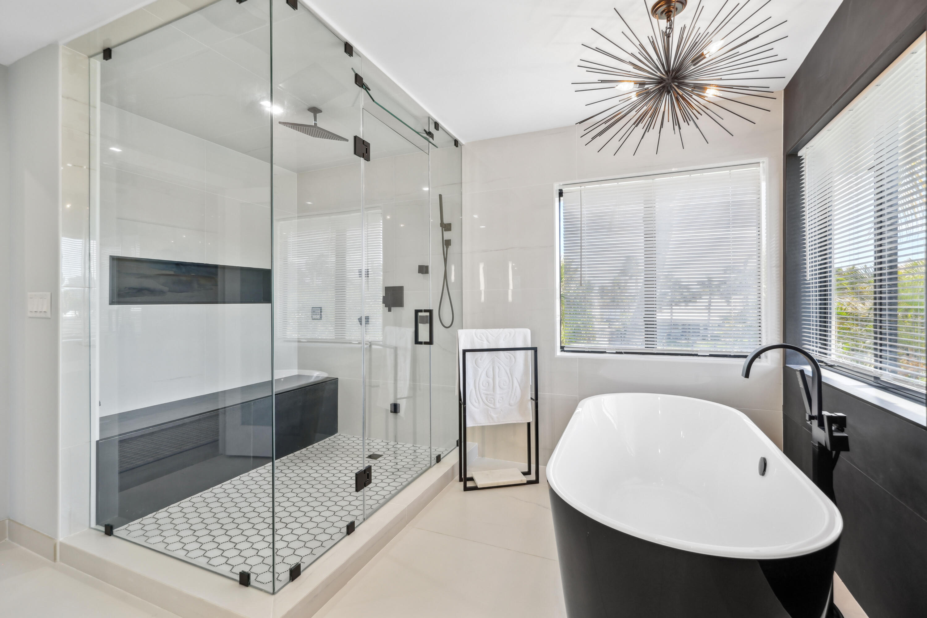 125 Marlin Drive Ocean Ridge, FL 33435 - Photo 39 of 122 Primary Bathroom