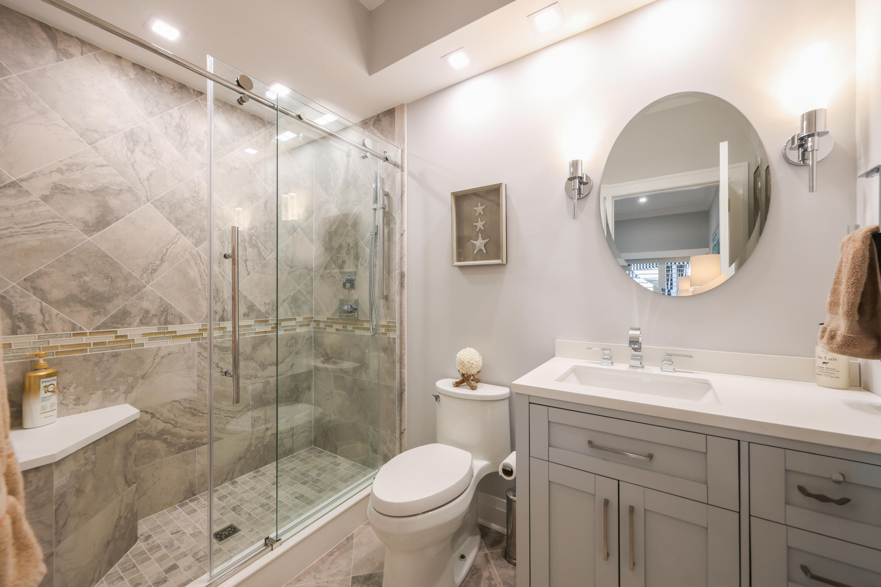 125 Marlin Drive Ocean Ridge, FL 33435 - Photo 54 of 122 Guest Bathroom