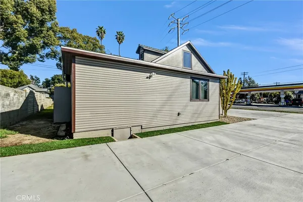 $3,800 | 696 East 9th Street, Unit A, Upland, CA 91786