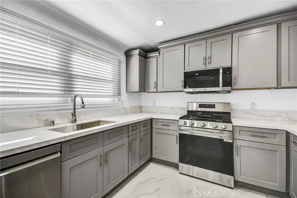 $3,800 | 696 East 9th Street, Unit A, Upland, CA 91786